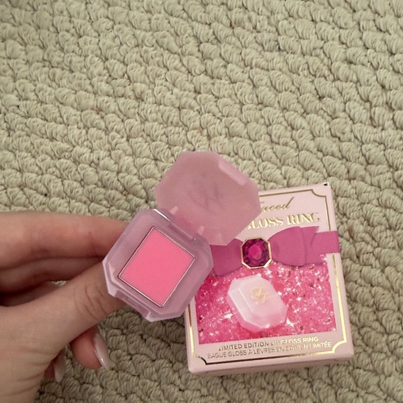 Too Faced Pink Bauble Gloss Ring with Bow - Picture 5 of 5
